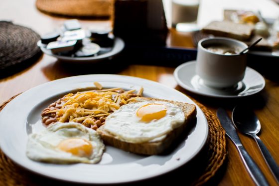 Sunny-Side-Up-Eggs-Toast-Breakfast