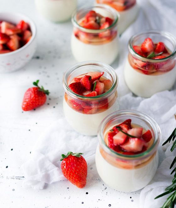 strawberry-rosemary-yogurt-pexels