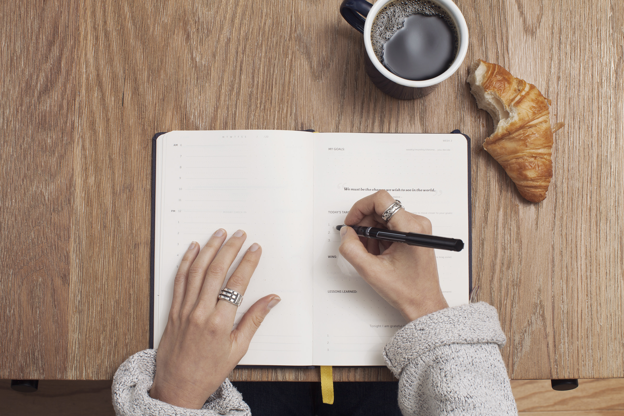 notebook-croissant-coffee