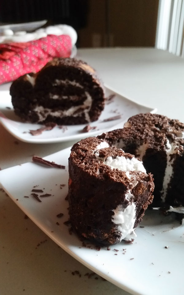 Chocolate-Roll-Cake-slices